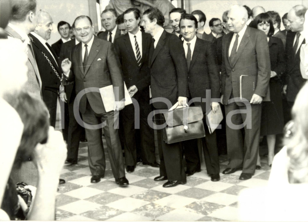 Fotografia d epoca originale 1981 PARIS F ELYSEE Raymond BARRE Olivier STIRN Pierre MEHAIGNERIE Photo 1
