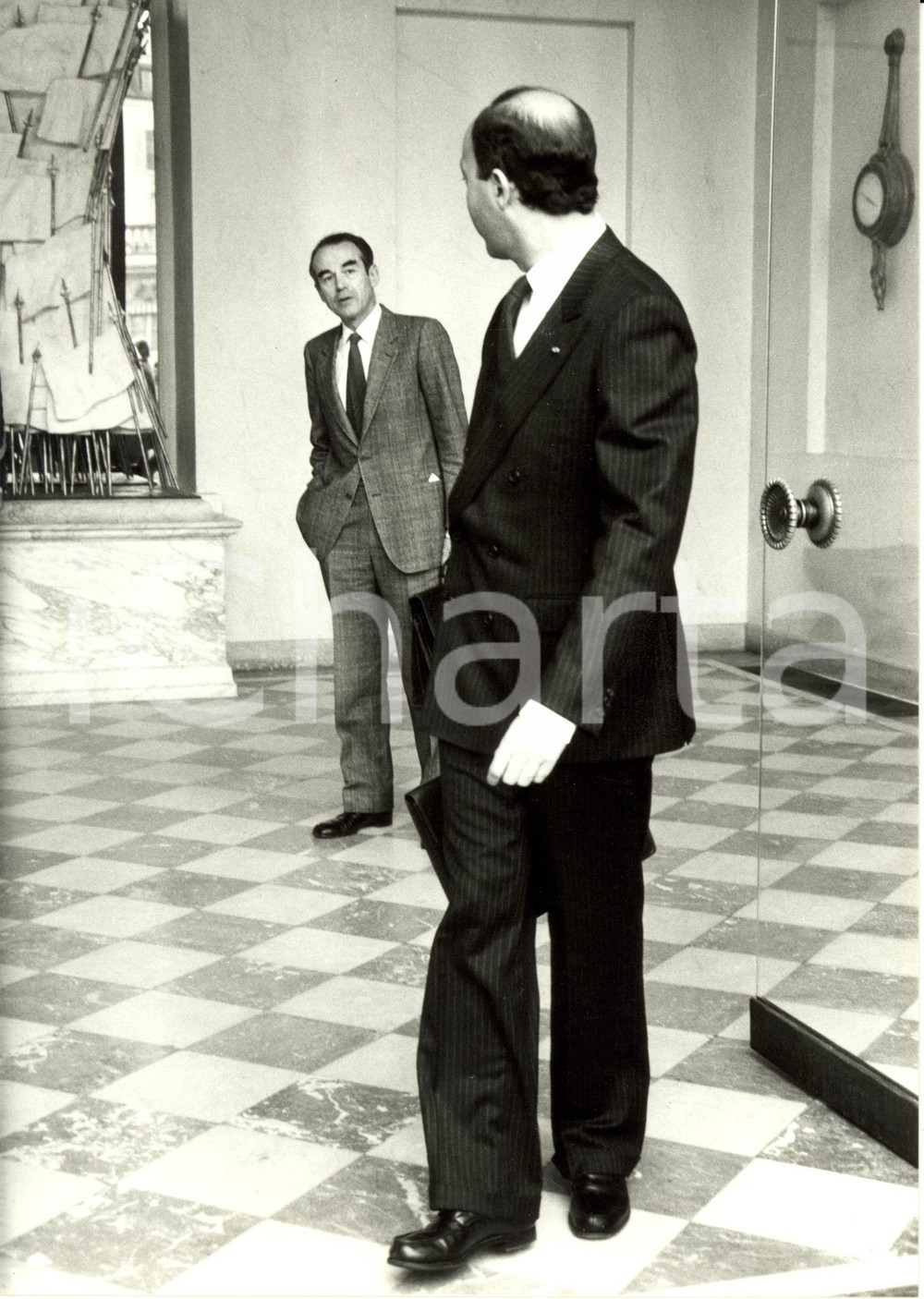 Fotografia d epoca originale 1985 PARIS F ELYSEE Laurent FABIUS et Robert BADINTER Photographie 1