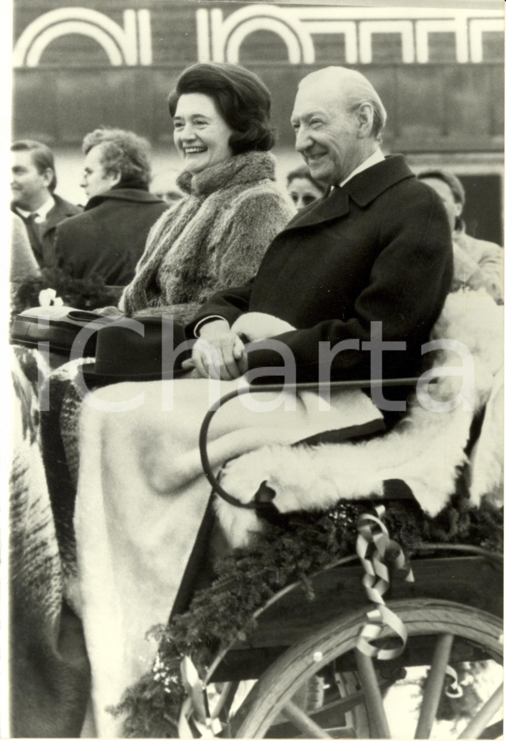 Fotografia d epoca originale 1986 AUSTRIA Kurt Josef WALDHEIM e la moglie durante campagna elettorale Foto 1
