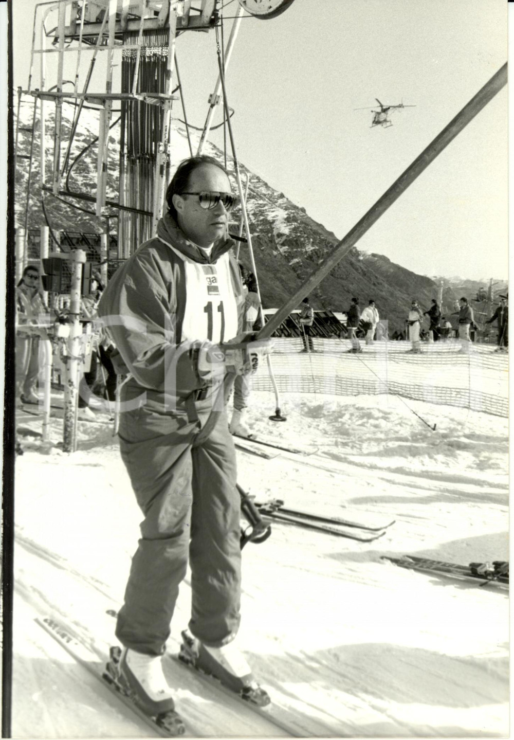 Fotografia d epoca originale 1992 PIAUENGALY F JeanMichel BAYLET Ministre du Tourisme fait du ski Photo 1