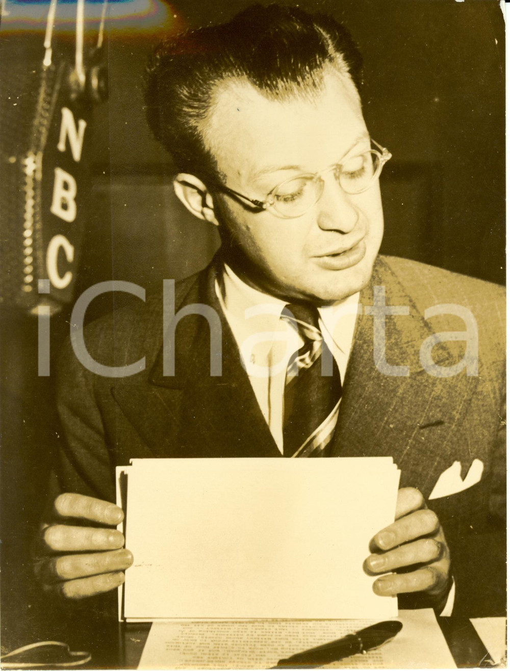 Fotografia d epoca originale 1944 USA Clifton FADIMAN author and literary critic  NBC Microphone Photograph 1