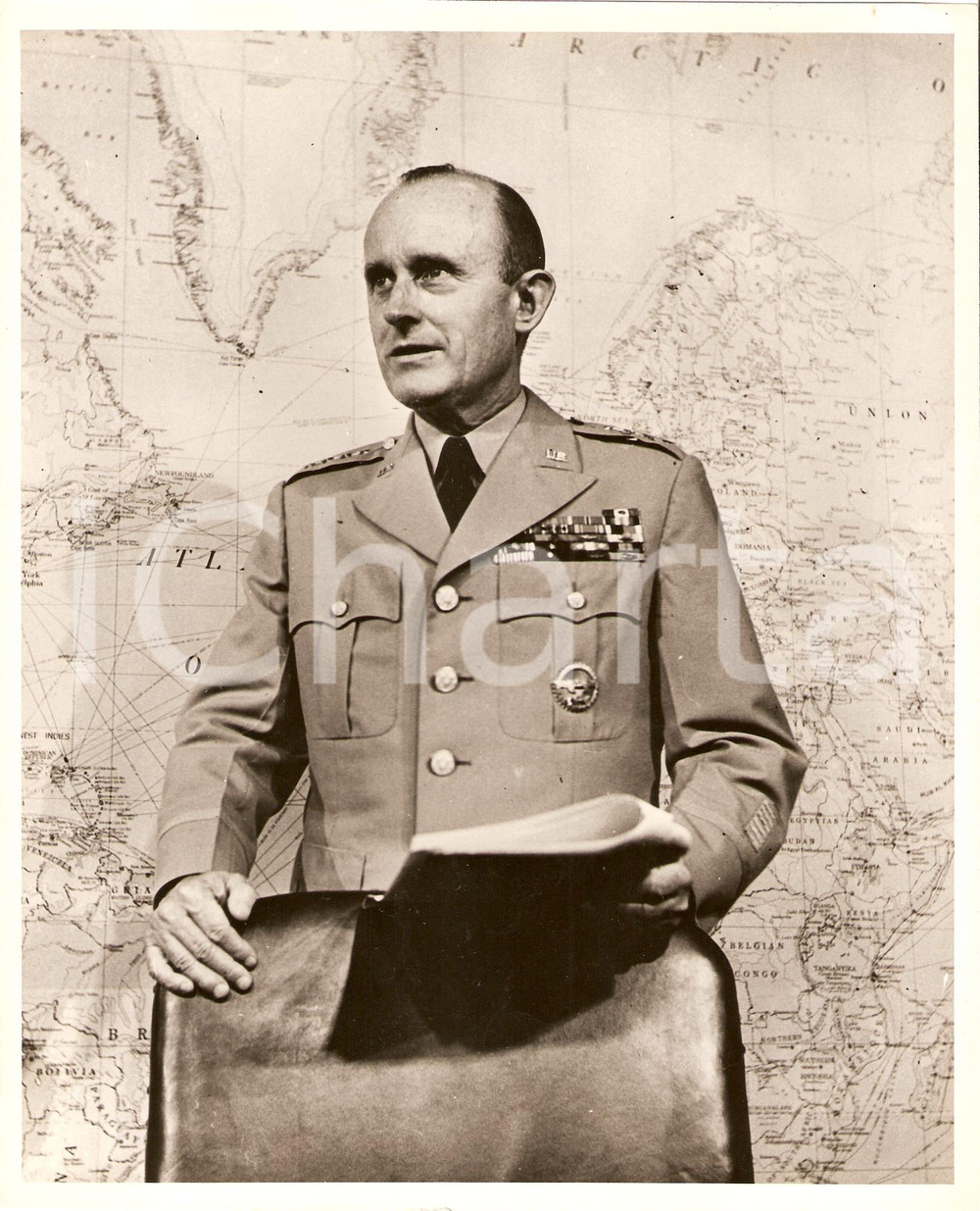 Fotografia d epoca originale 1955 ca MARLY FRANCE General Alfred GRUENTHER Chief of SHAPE Portrait with map 1