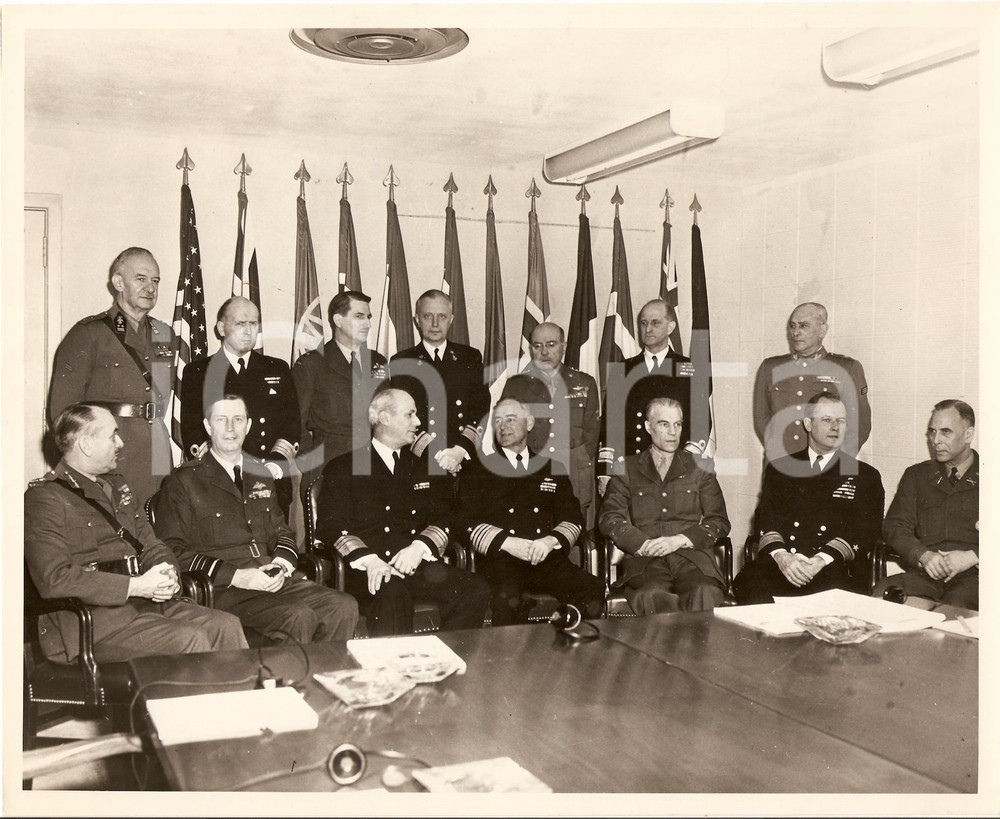 Fotografia d epoca originale 1950 ca WASHINGTON DC Lynde MCCORMICK with NATO Representatives at PENTAGON 1
