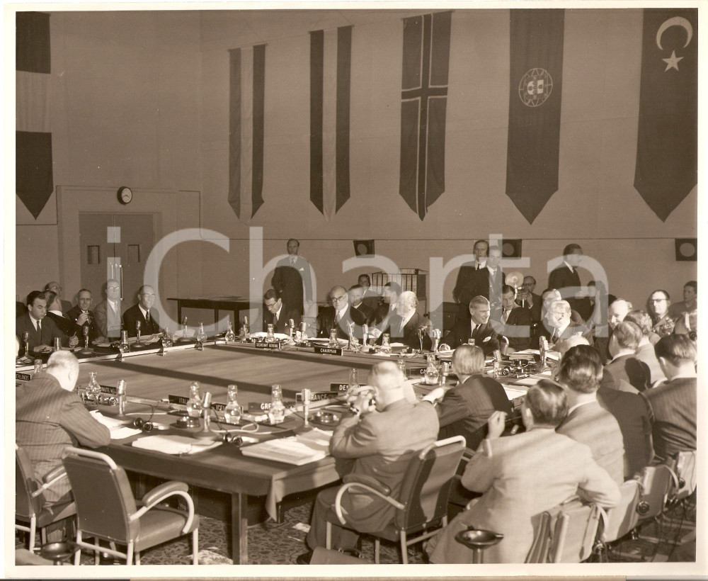 Fotografia d epoca originale 1952 PARIS NATO North Atlantic Council Meeting in progress Ole Bjorn KRAFT Photo 1