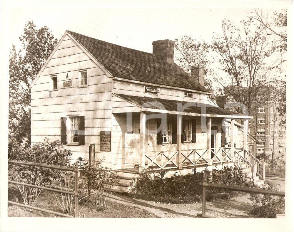 Fotografia d epoca originale 1950 ca FORDHAM USA Edgar Allan POE s Cottage becomes a memorial Photo 1