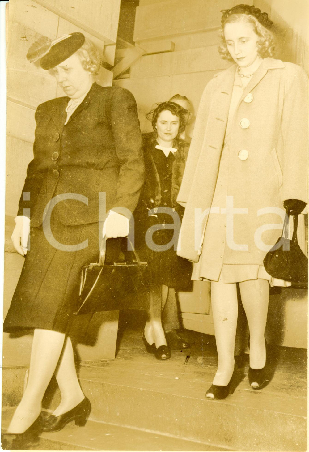 Fotografia d epoca originale 1945 WASHINGTON USA Bess and Mary Margaret TRUMAN leaving the CAPITOL Photo 1