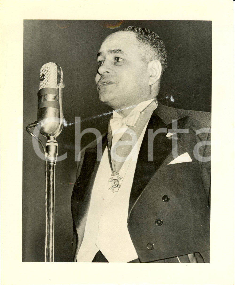 Fotografia d epoca originale 1951 USA Ralph BUNCHE PHILADELPHIA COTILLION SOCIETY Cross MALTA DAMAGED Photo 1
