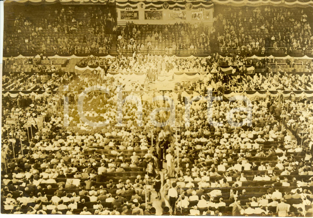 Fotografia d epoca originale 1944 CHICAGO U.S. Republican Party Convention Crowd listening to the speeches 1