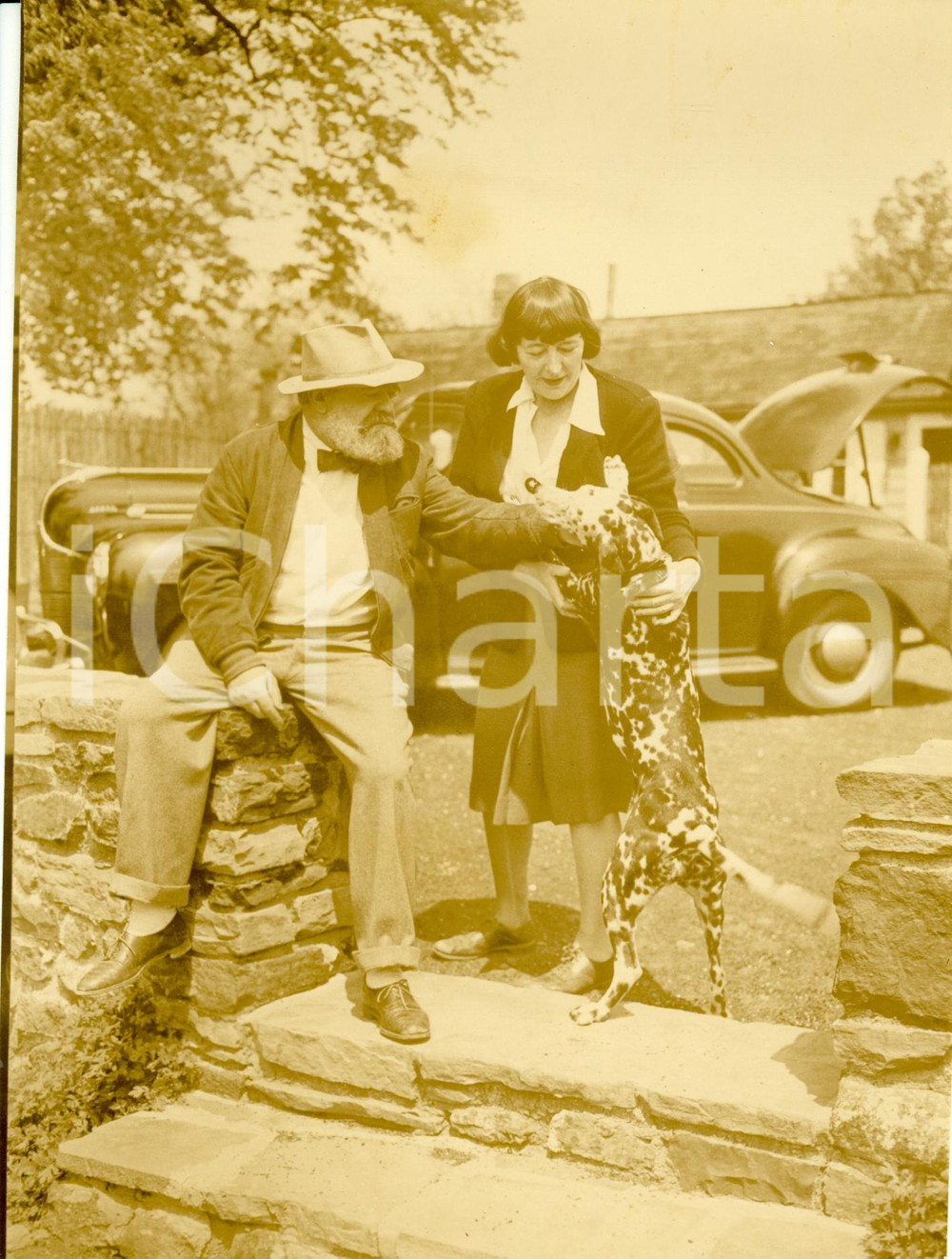 Fotografia d epoca originale 1950 ca LAHASKA USA Jo DAVIDSON scultore con moglie Yvonne e Croquette dalmata 1
