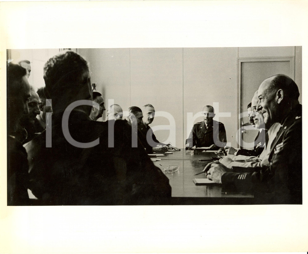Fotografia d epoca originale 1952 BRUXELLES? Alfred GRUENTHER of SHAPE presides nine NATO countries meeting 1