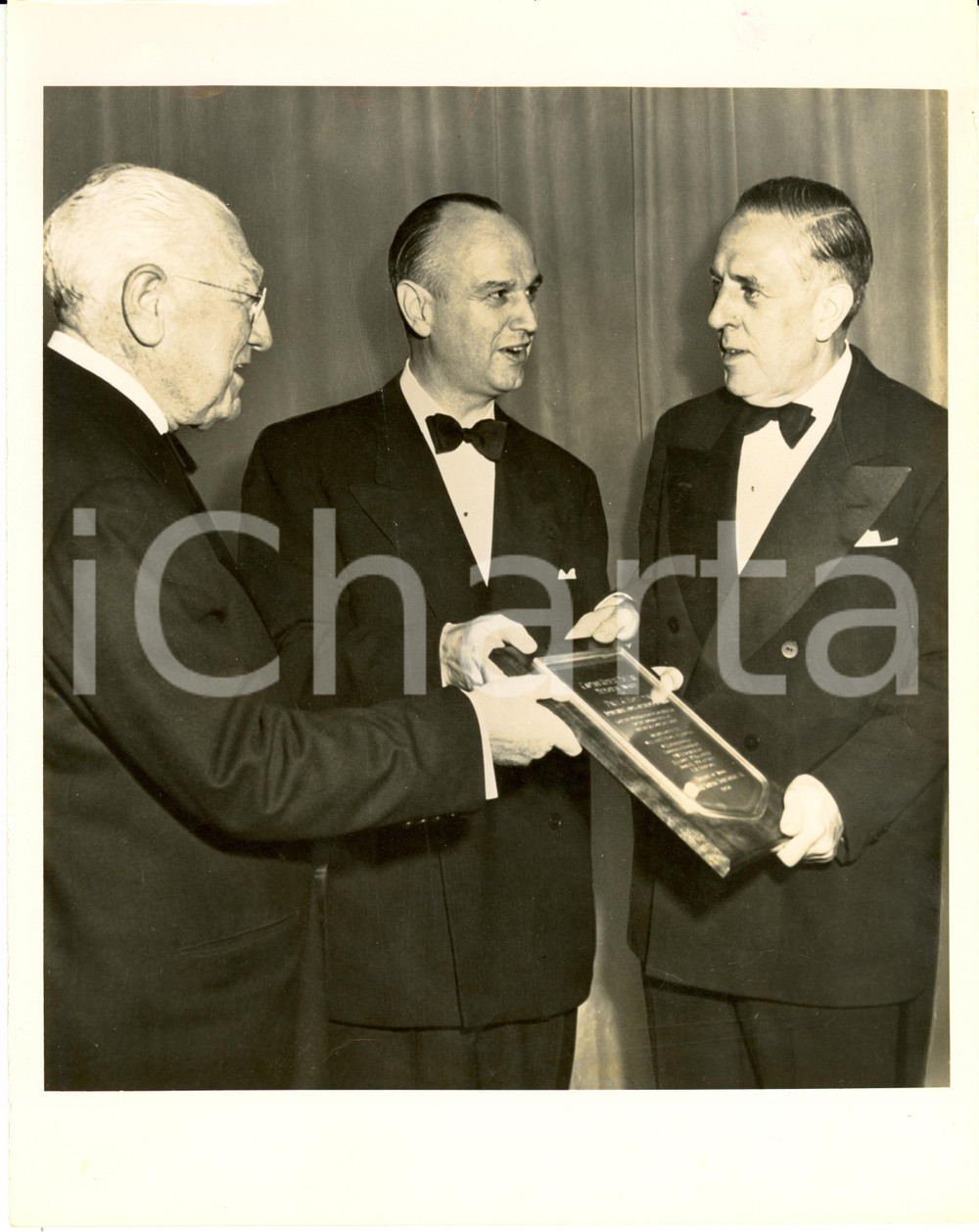 Fotografia d epoca originale 1950 NEW YORK Paul GRAY HOFFMAN Stanley DOLLAR Robert Dollar Memorial Award 1