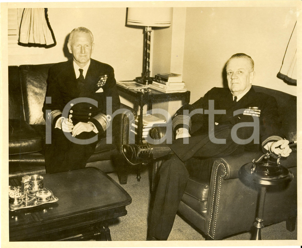 Fotografia d epoca originale 1951 NORFOLK USA Richard SYMONDSTAYLER with William MORROW FECHTELER Photo 1