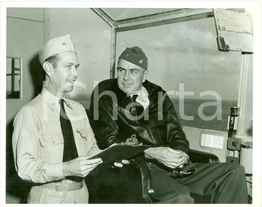 Fotografia d epoca originale 1952 NAPOLI George A. ANDERSON JR. comandante portaerei Franklin ROOSEVELT Foto 1