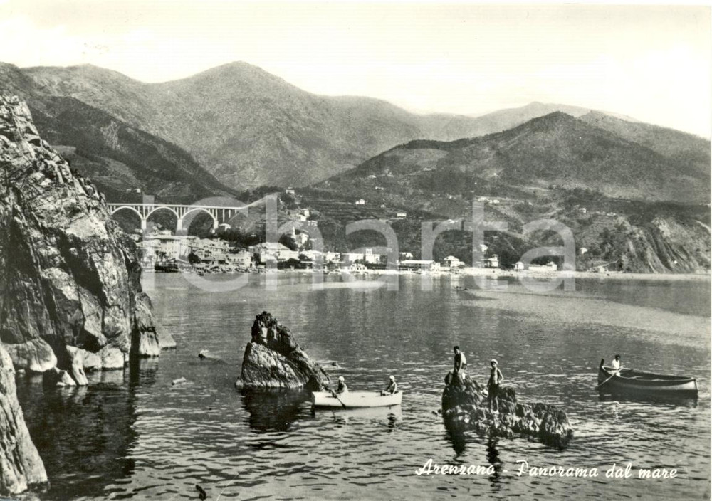 Cartolina originale da collezione 1961 ARENZANO GE Panorama dal mare Cartolina animata bagnanti, barche FG VG 1