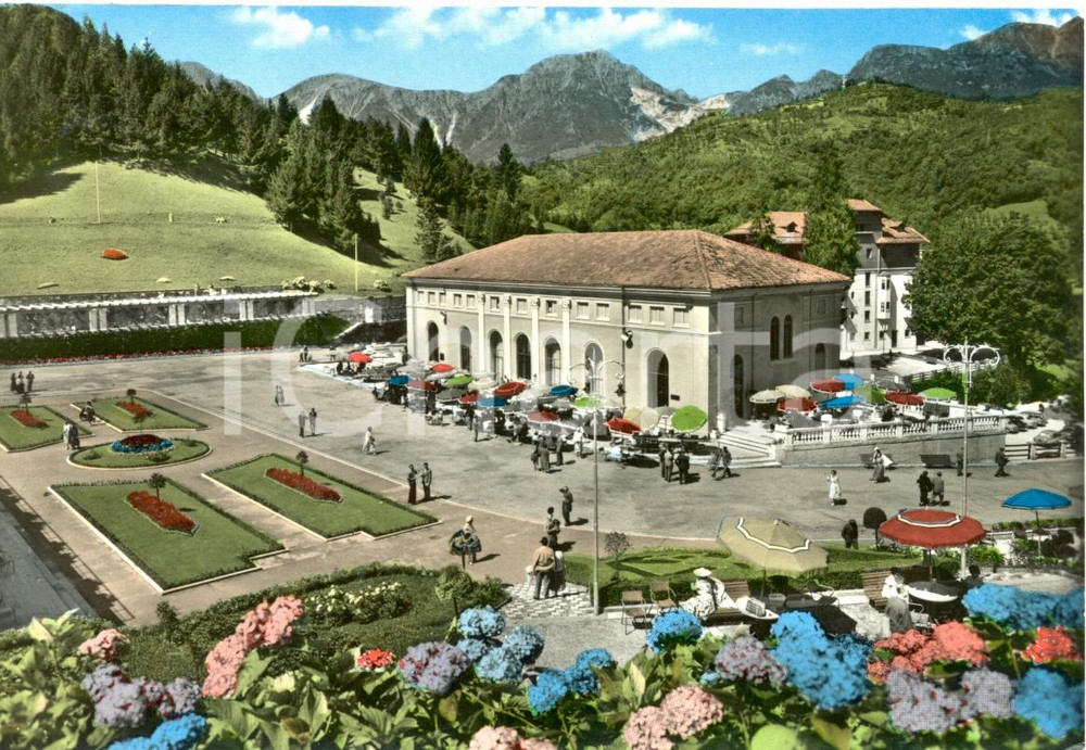 Cartolina originale da collezione 1960 RECOARO TERME VI Piazzale delle Fonti Centrali e Piccole Dolomiti FG VG 1