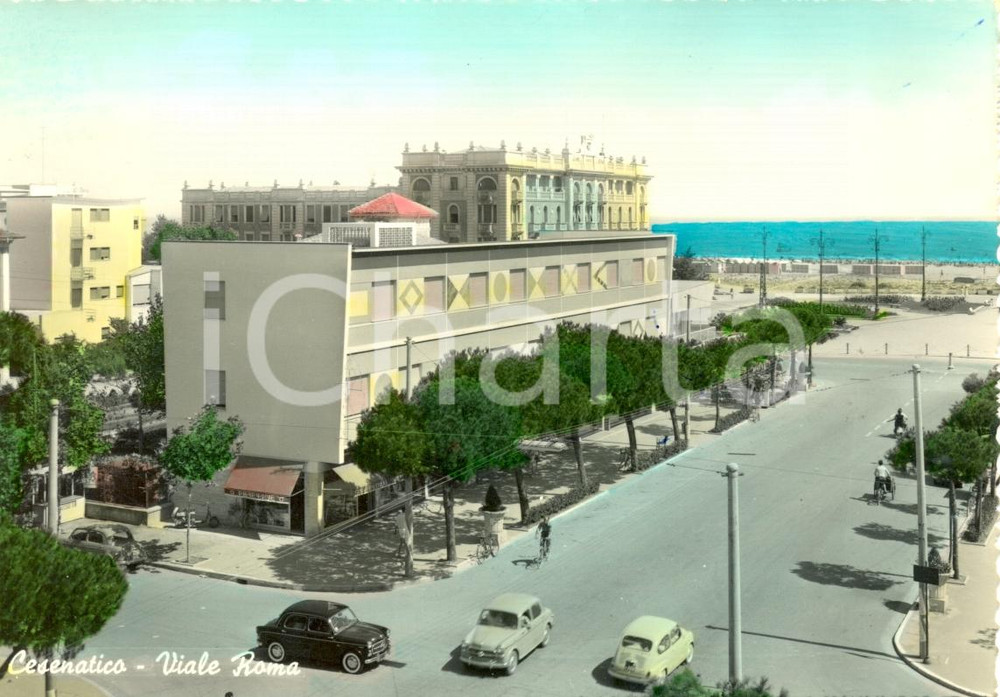 Cartolina originale da collezione 1960 CESENATICO FC Viale Roma Cartolina animata da persone e FIAT 500  FG VG 1