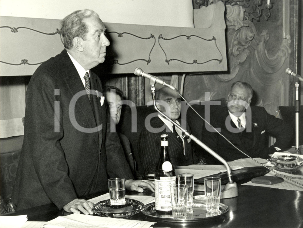 Fotografia d epoca originale 1969 MILANO Fondazione CARLO ERBA Convegno INISM Relatori e acqua SANGEMINI Foto 1