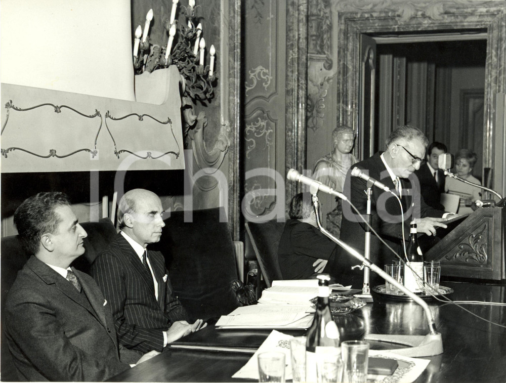 Fotografia d epoca originale 1969 MILANO Fondazione CARLO ERBA Convegno INISM Discorso Umberto COZZOLINI Foto 1