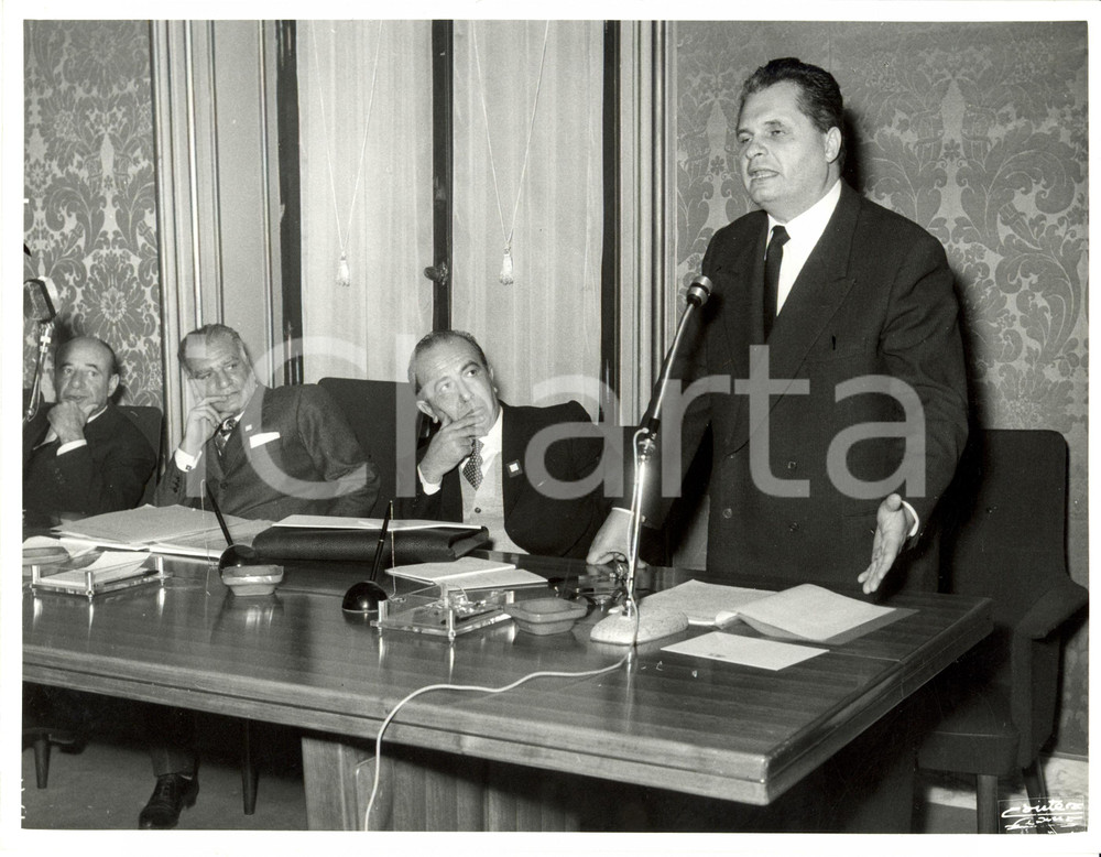 Fotografia d epoca originale 1969 ROMA Convegno ISLE  I relatori ascoltano uno dei discorsi Fotografia 1