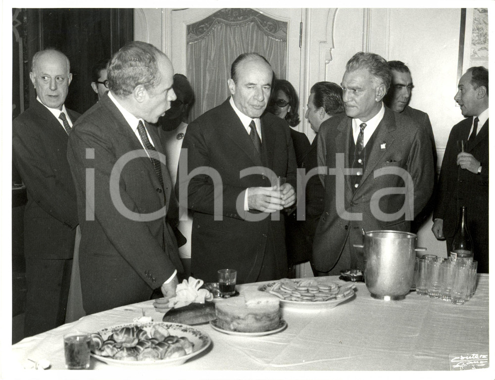 Fotografia d epoca originale 1969 ROMA Convegno ISLE Umberto COZZOLINI Presidente al pranzo ufficiale Foto 1