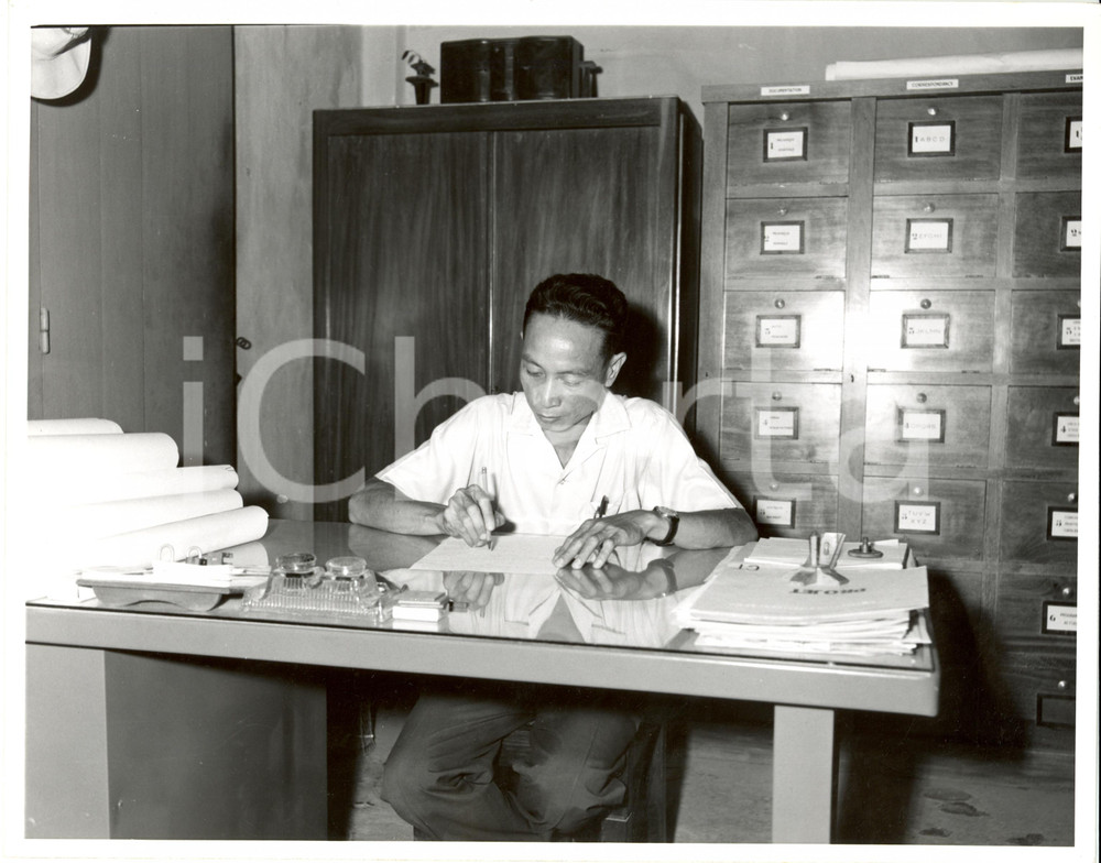 Fotografia d epoca originale 1960 ca CAMBOGIA Direttore Complesso scolastico Missione Statunitense 1 1