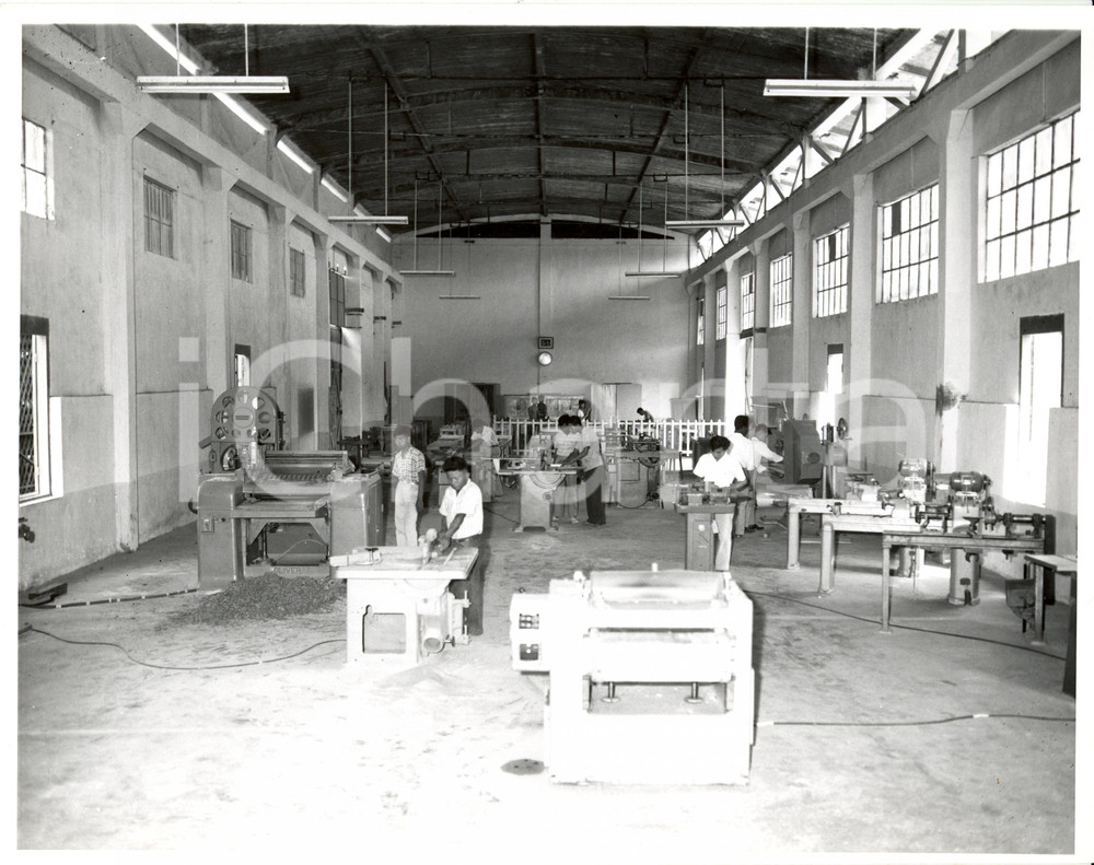 Fotografia d epoca originale 1960 ca CAMBOGIA Laboratorio Complesso scolastico Missione Statunitense Foto 1