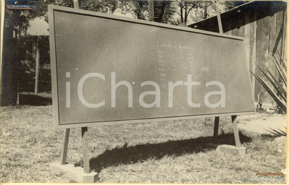 Fotografia d epoca originale 1955 ca CAMBOGIA Scuola CHAU PONHEA HOK Lavagna elenco oggetti autoprodotti Foto 1