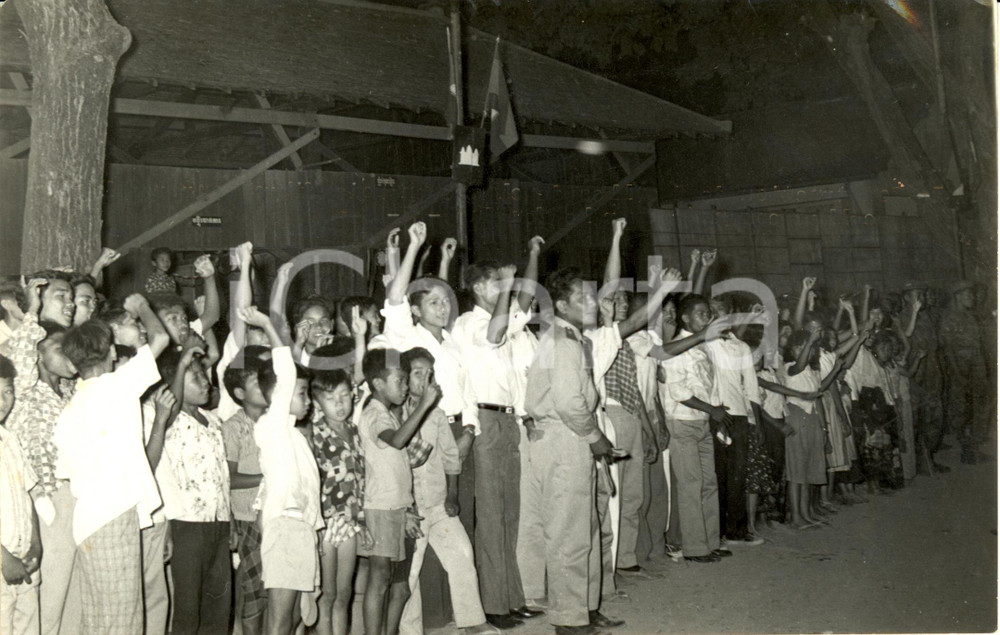Fotografia d epoca originale 1960 ca CAMBOGIA Festa per inaugurare la nuova scuola dopo incendio Fotografia 1