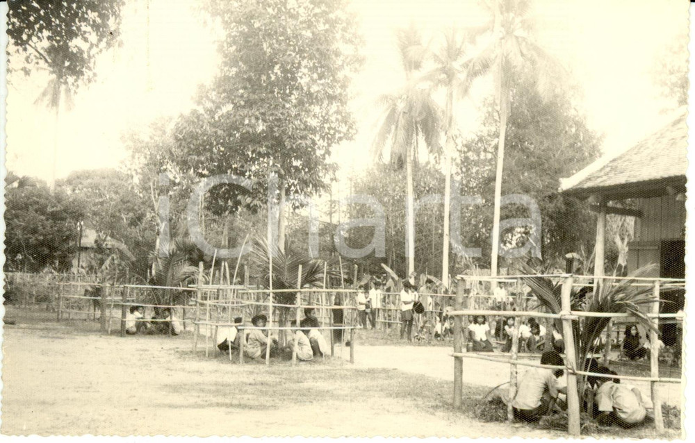 Fotografia d epoca originale 1955 ca SANTUC Cambodia Lezione agricoltura applicata in scuola primaria Foto 1