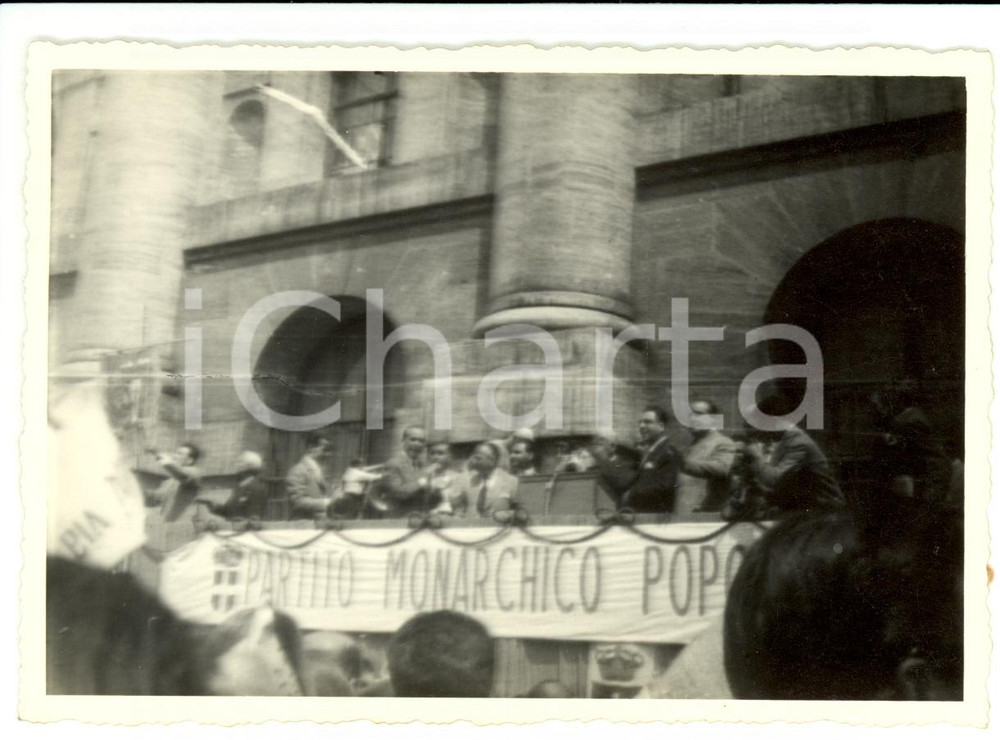 Fotografia d epoca originale 1955 MILANO Piazza AFFARI Palco Comizio PARTITO MONARCHICO POPOLARE Fotografia 1