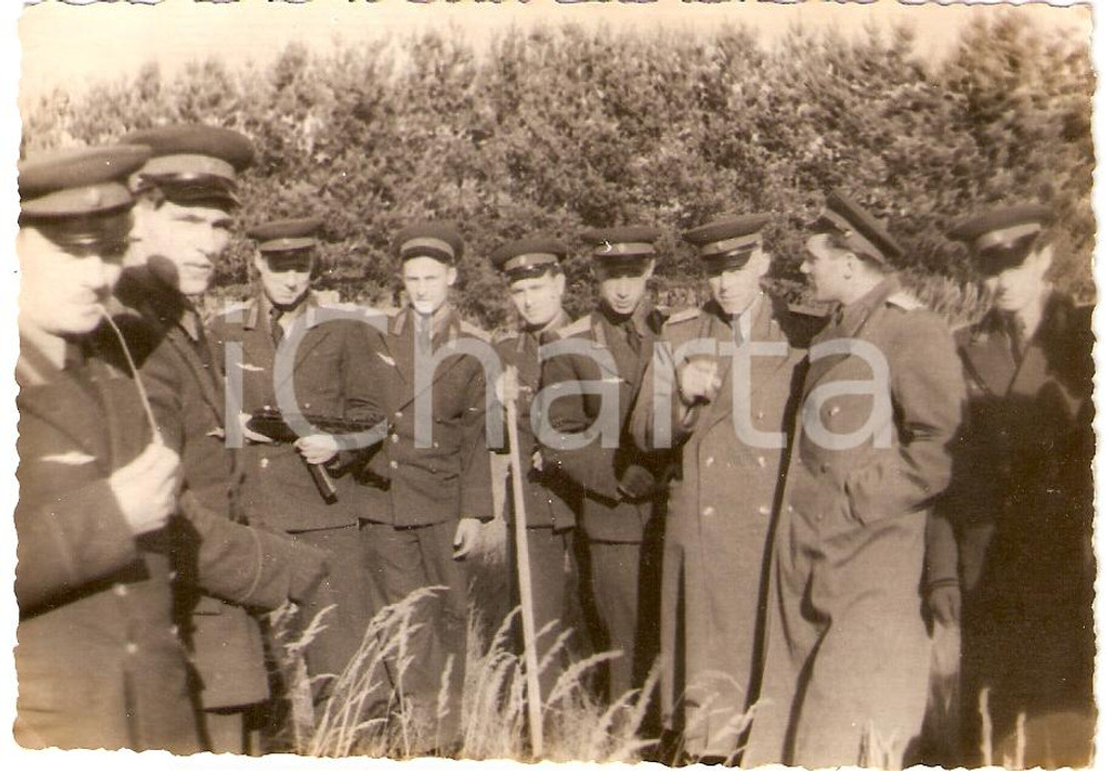 Fotografia d epoca originale 1950 ca URSS Militari dell ARMATA ROSSA Foto di gruppo con mitragliatrice 1