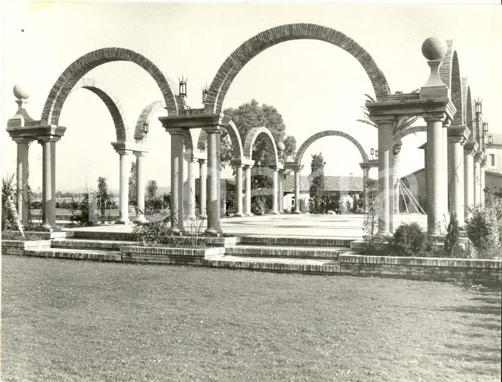 Fotografia d epoca originale 1970 ca MARINA VELCA VT TARQUINIA Golf  Struttura piscina  Foto 27 x 21 cm 1