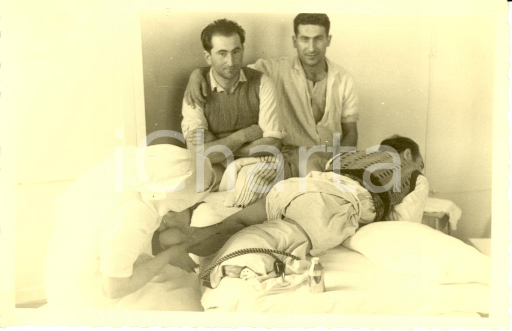 Fotografia d epoca originale 1941 WW2 BOLOGNA Suora CROCE ROSSA con MUTILATI Ospedale SAN LEONARDO Foto 1
