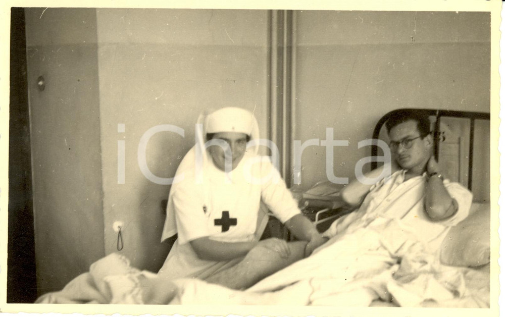 Fotografia d epoca originale 1941 WW2 BOLOGNA Ospedale SAN LEONARDO Suora CROCE ROSSA visita MUTILATO Foto 1