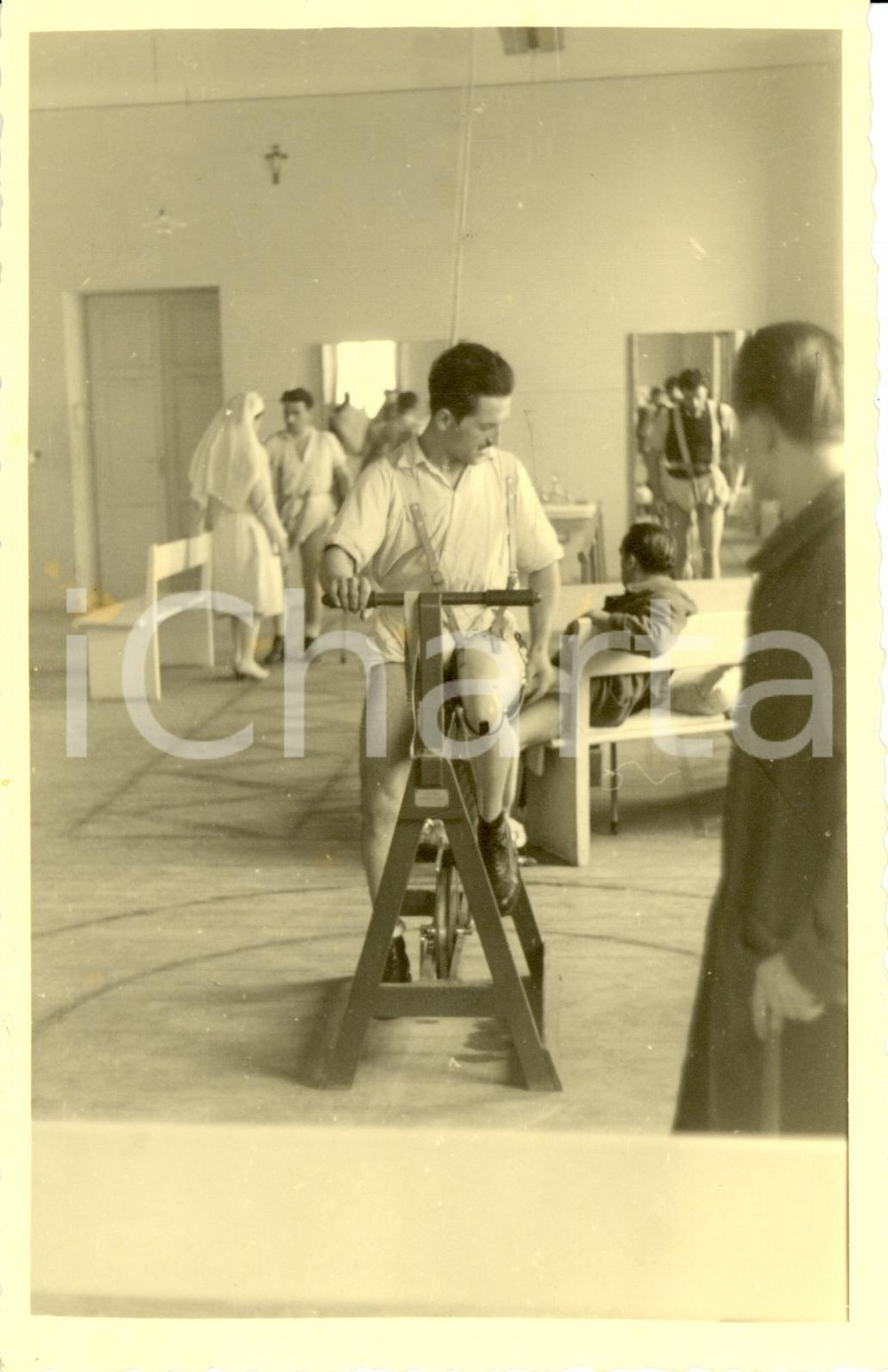 Fotografia d epoca originale 1941 WW2 BOLOGNA Ospedale SAN LEONARDO Mutilato con protesi riabilitazione Foto 1