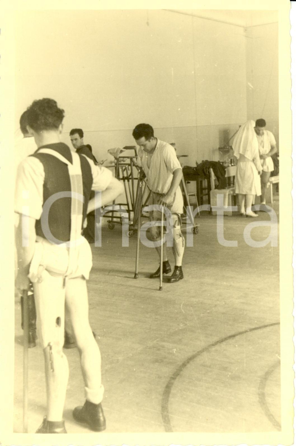 Fotografia d epoca originale 1941 WW2 BOLOGNA Ospedale SAN LEONARDO Mutilati durante riabilitazione Foto 1
