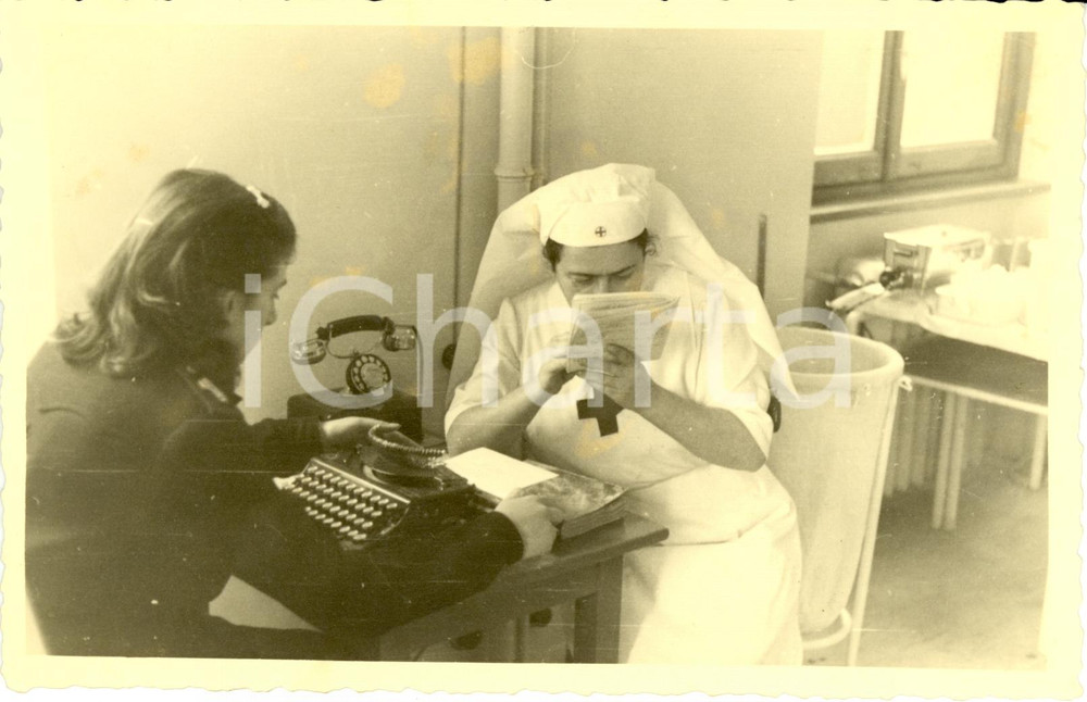 Fotografia d epoca originale 1941 WW2 BOLOGNA Ospedale SAN LEONARDO Suora CROCE ROSSA registra nuovi mutilati 1