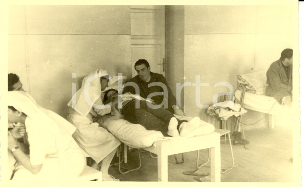 Fotografia d epoca originale 1941 WW2 BOLOGNA Suore assistono MUTILATI di guerra Ospedale SAN LEONARDO Foto 1