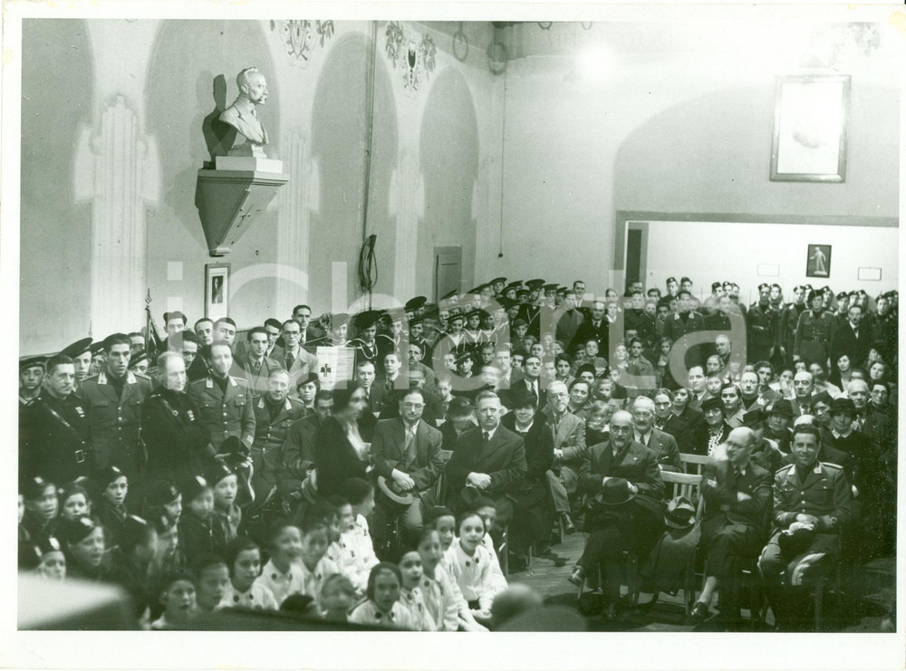Fotografia d epoca originale 1935 ca TRIESTE Riunione Dopolavoristi e soldati Fotografia 1
