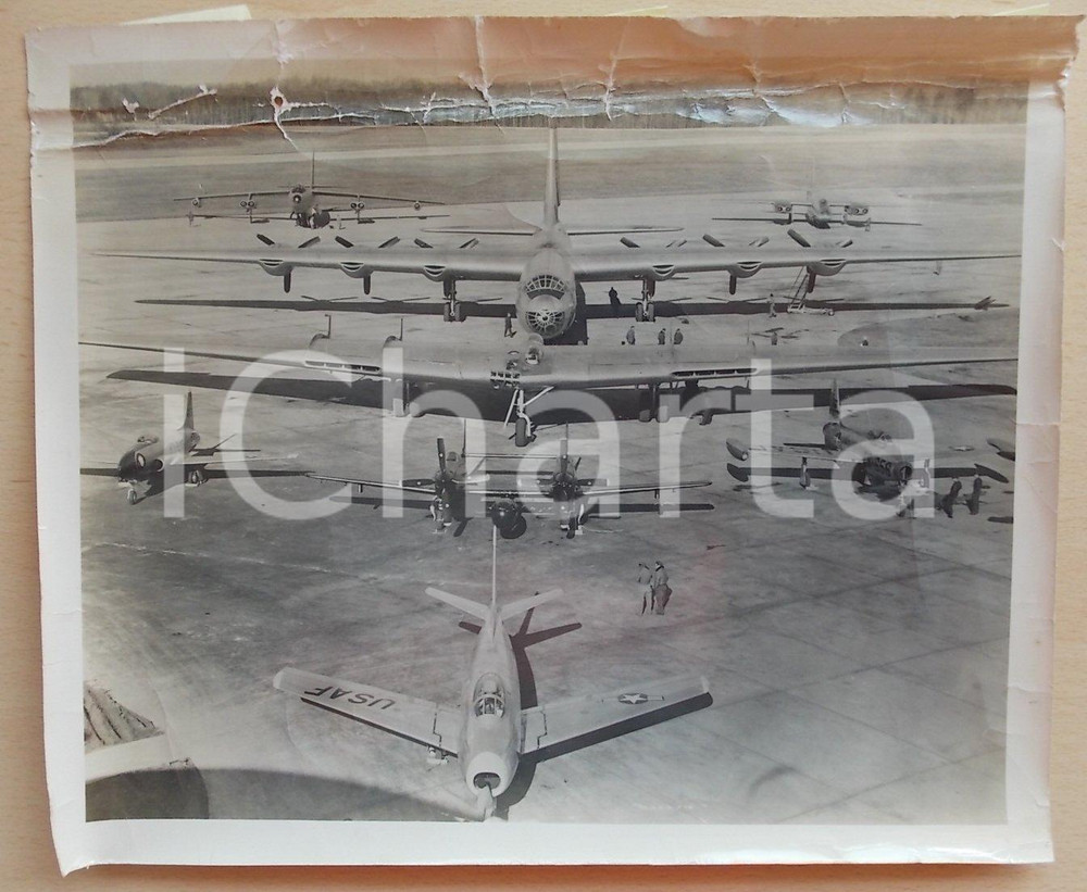 Fotografia d epoca originale 1950 ca USAF, F86 F82 F84 F80 YB49 B36 B47 B45 airplanes DANNEGGIATA 1