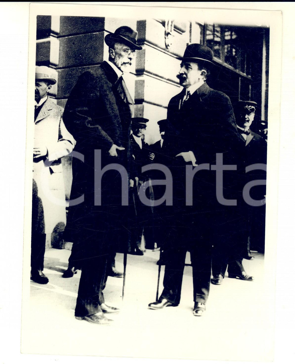 Fotografia d epoca originale 1920 ca MENTON F Visita del re Gustavo V di Svezia Foto riproduzione 15x18 cm 1