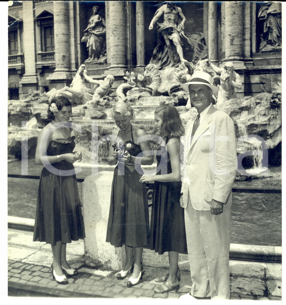 Fotografia d epoca originale 1950 ca ROMA Fontana di TREVI Generale americano con la famiglia Foto 1 1