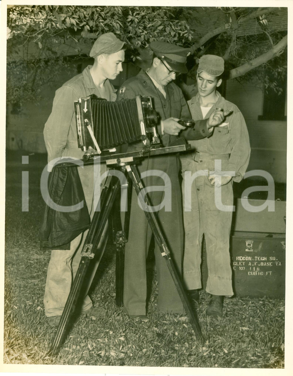Fotografia d epoca originale 1955 ca LANGLEY VIRGINIA U.S.A.F. Allievi RECONNAISSANCE TECHNICAL SQUADRON Foto 1