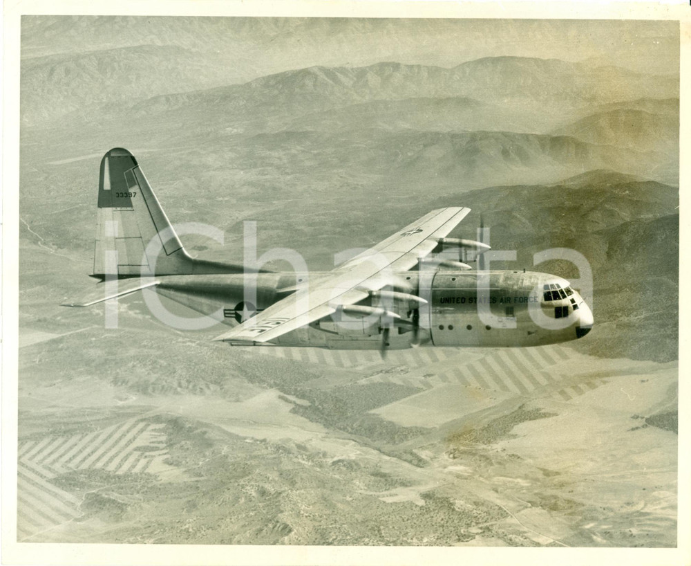 Fotografia d epoca originale 1955 ca U.S.A.F. Aereo militare LOCKHEED C130 Hercules 33397 in volo VERA FOTO 1