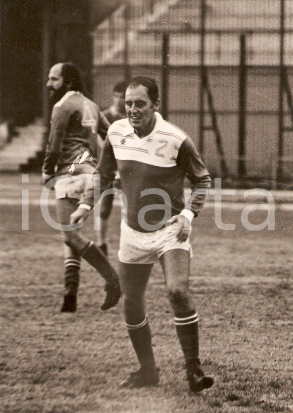 Fotografia d epoca originale 1985 ca NAPOLI Sostituto procuratore Lucio DI PIETRO gioca a calcio Fotografia 1