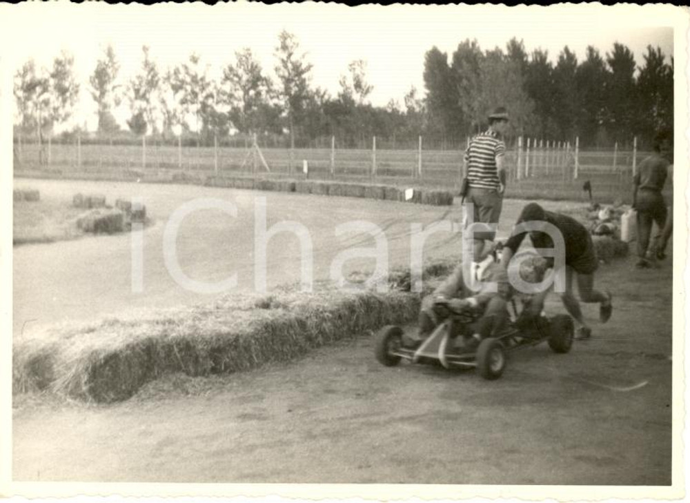 Fotografia d epoca originale 1963 VENEZIA MARGHERA Gara di go kart  Concorrenti in partenza Foto 10 x 7 cm 1