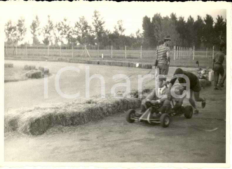 Fotografia d epoca originale 1963 VENEZIA MARGHERA Gara di go kart  Concorrenti in partenza Foto 10 x 7 cm 1
