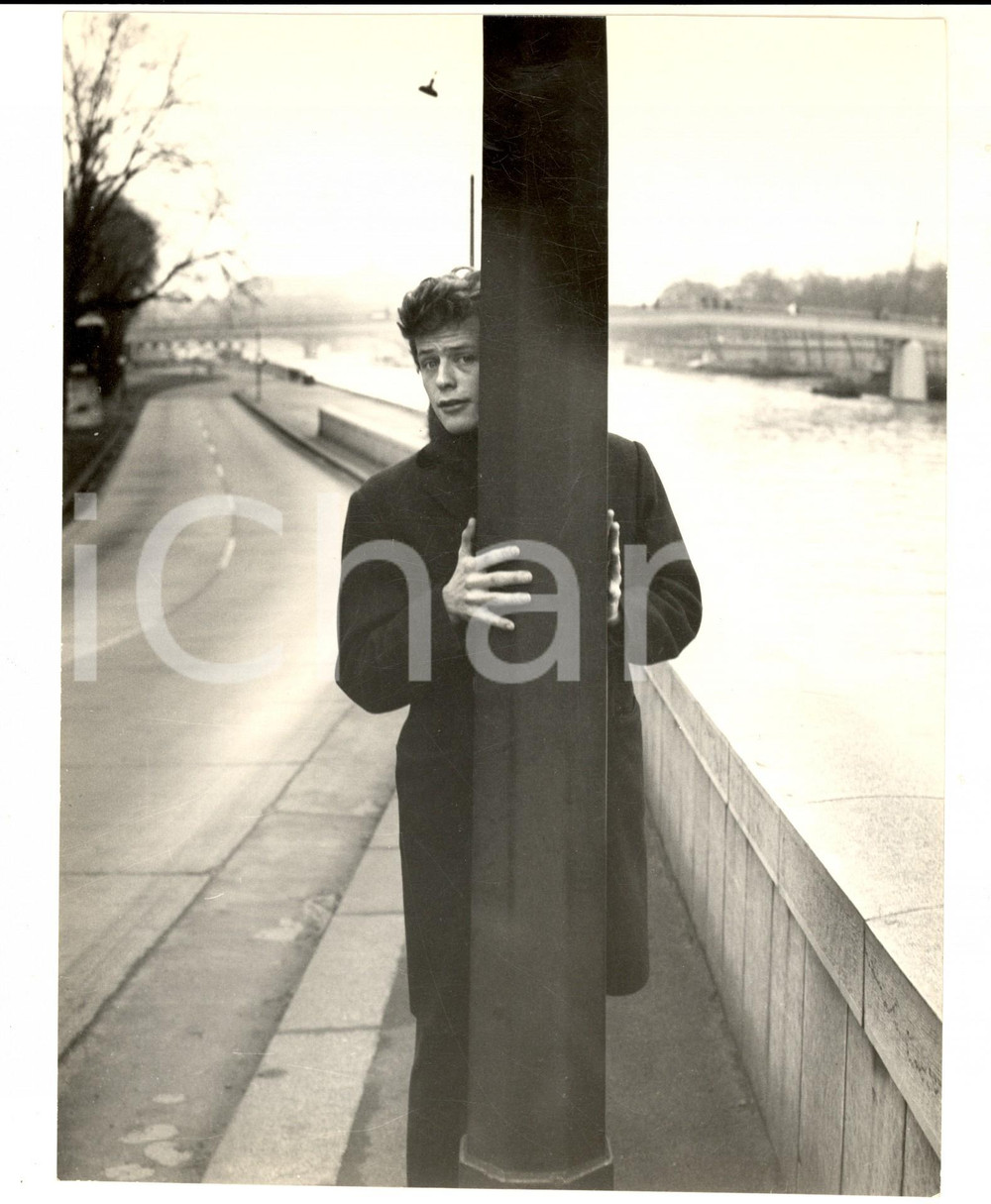 Fotografia d epoca originale 1960 ca CINEMA FRANCE Bernard VERLEY lungo la Senna Foto 20x24 cm 1