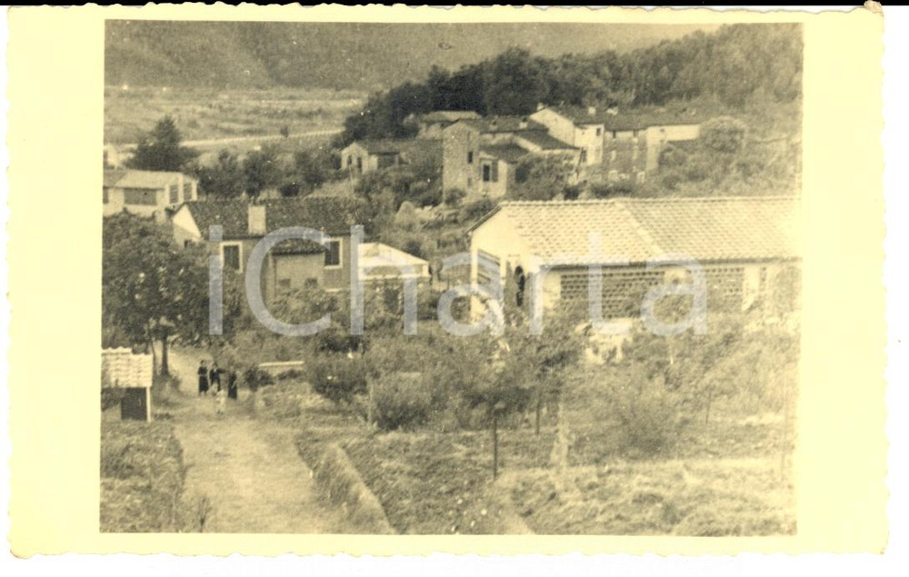 Fotografia d epoca originale 1930 GOLASECCA VA Veduta del paese con donne e bambina Foto FP 1