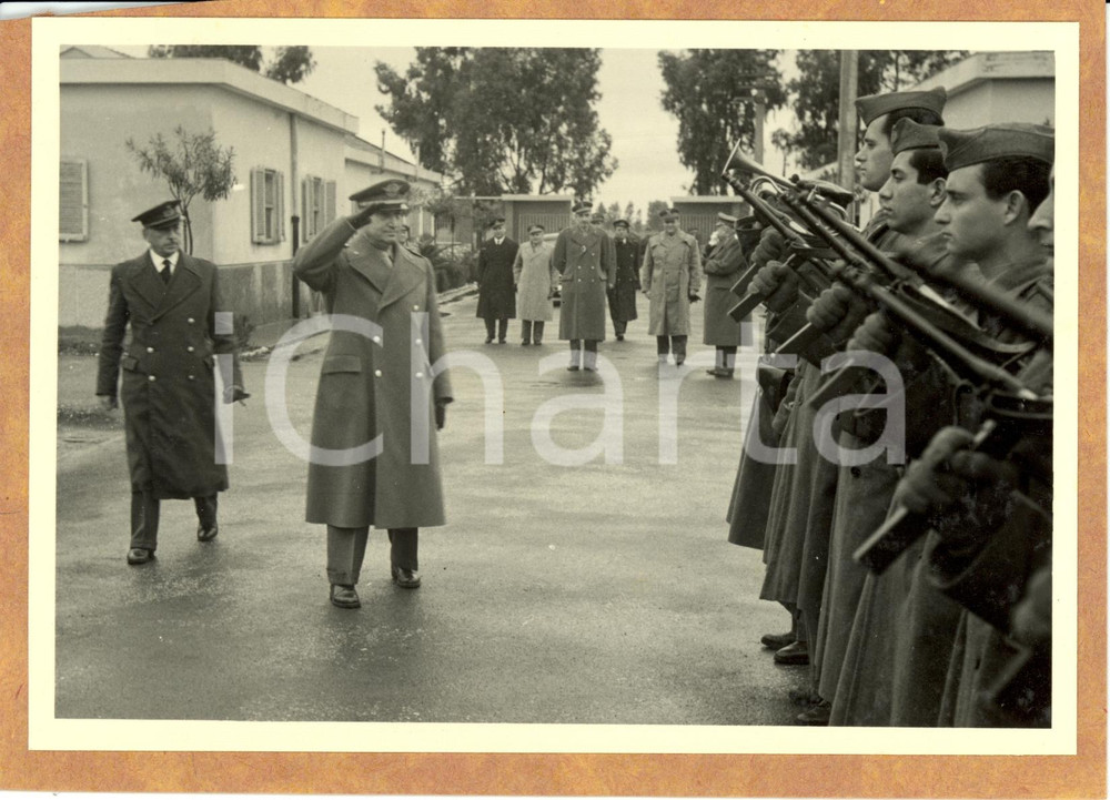 Fotografia d epoca originale 1955 BORGO PIAVE LT Domenico FORNARA Generale accolto al centro DAT Foto 1